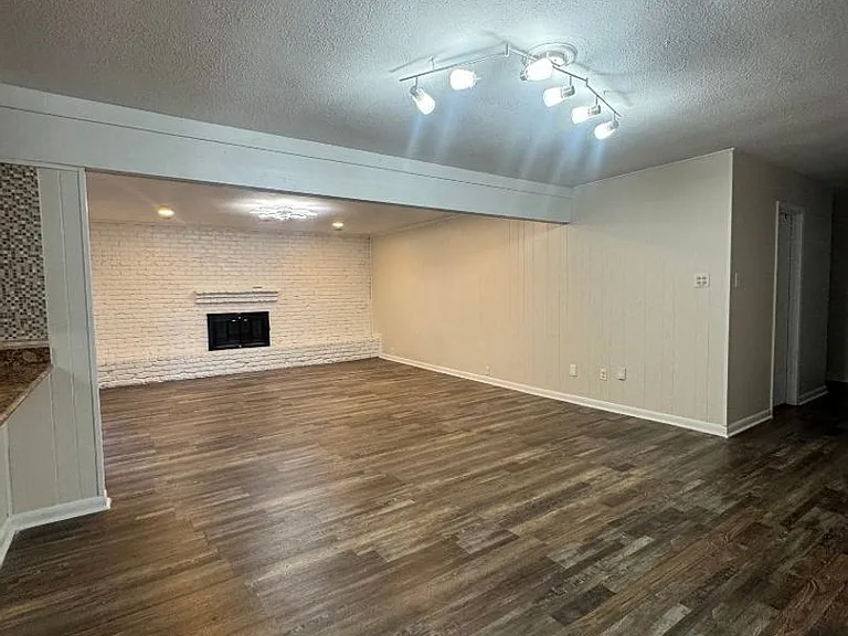 1315 Sussex Dr — Photo 11