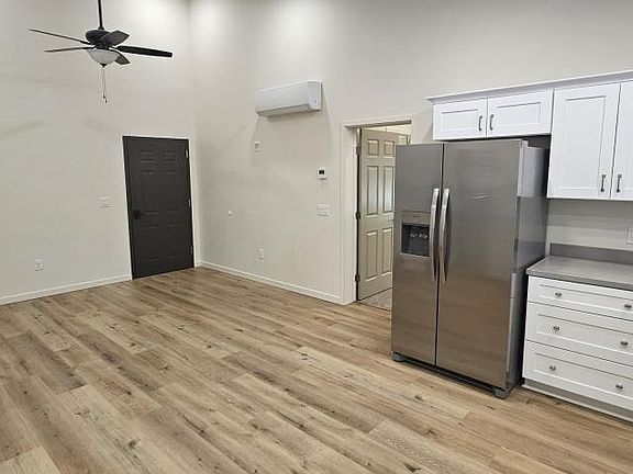 3rd image of 725 W 6th St S