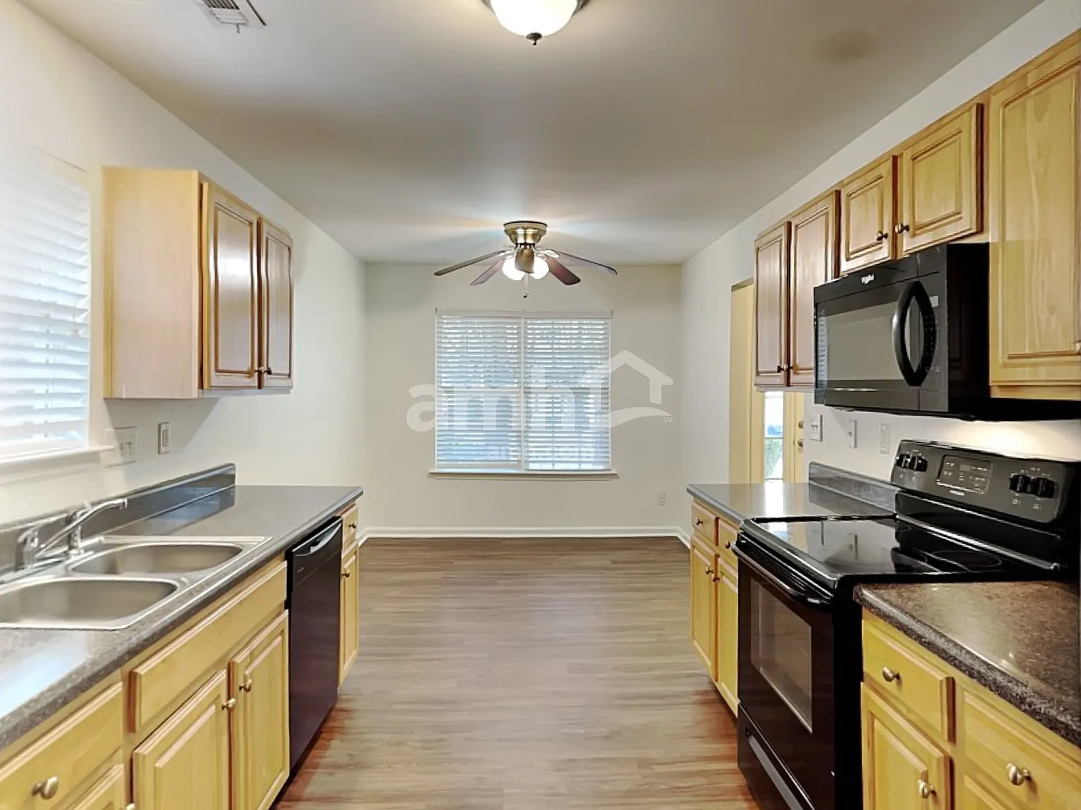 5 bed, 3.0 bath, 2956 sqft, $2,640 — Photo 4