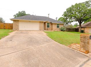 2004 Sandalwood Ln, Bryan, TX 77807