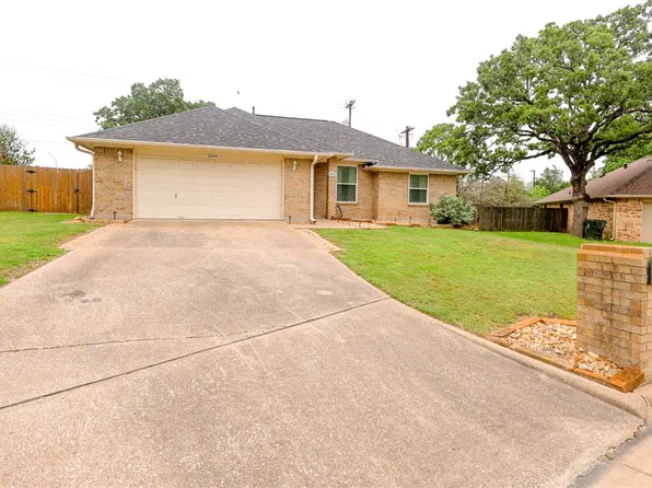 2004 Sandalwood Ln, Bryan, TX 77807