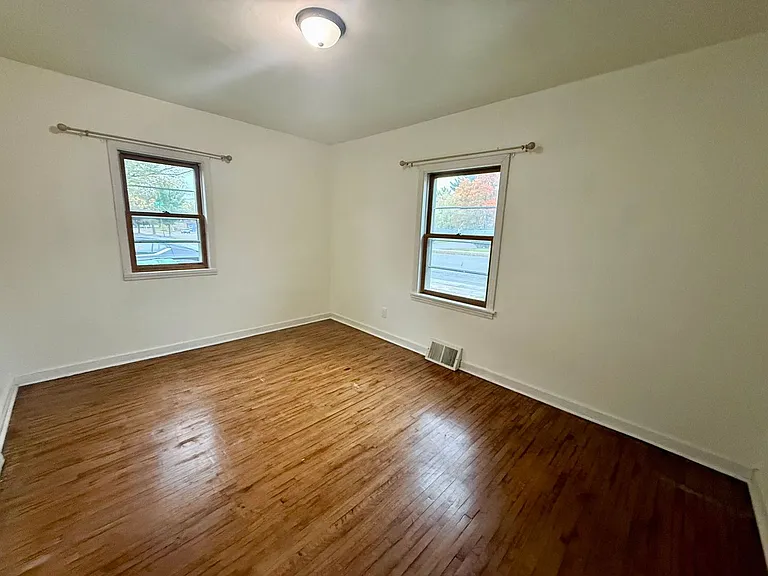 515 W Strowbridge St — Photo 11