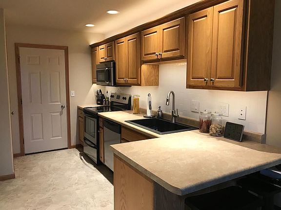 5th image of 255 Woodfield Dr