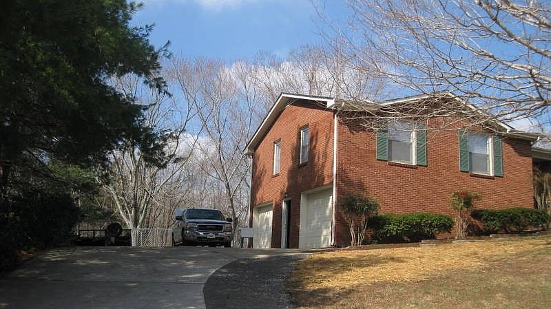 1st image of 610 Chesterfield Cir