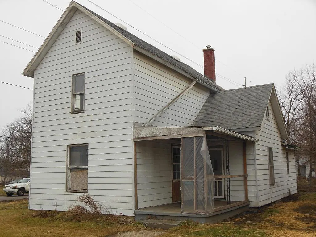 582 Herman St photo 1