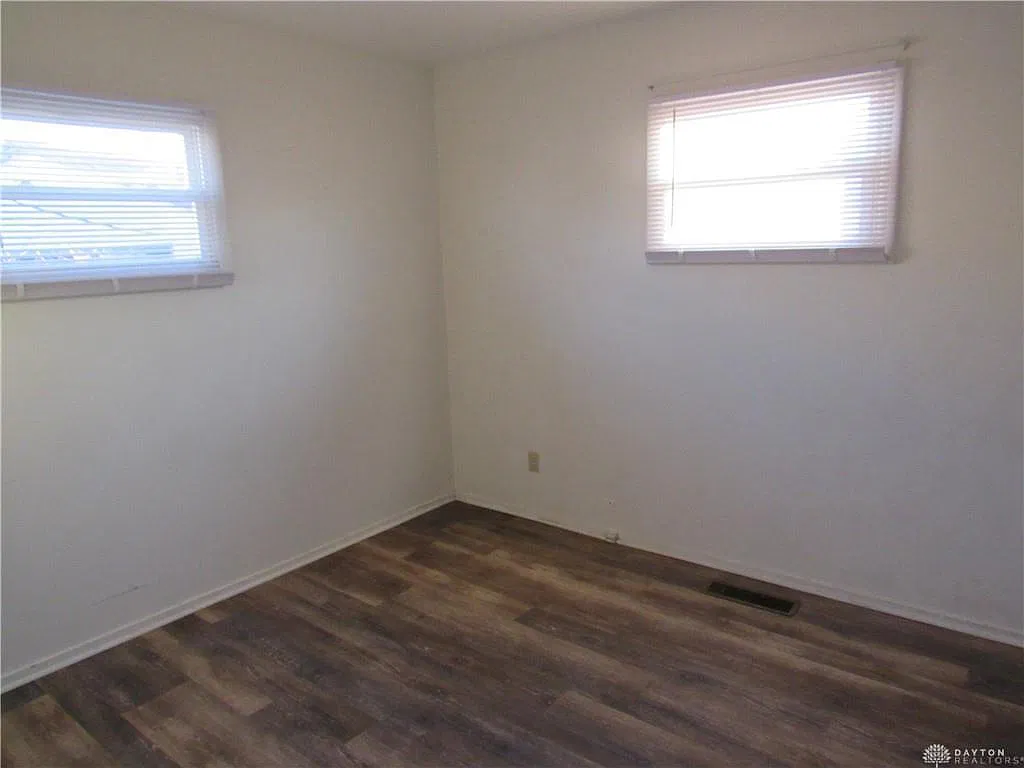 3 bed, 1.0 bath, 864 sqft, $1,200 — Photo 4