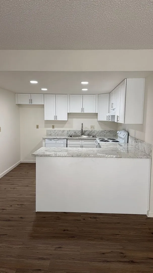 7231-7233 Adobe Casa Court — Photo 4