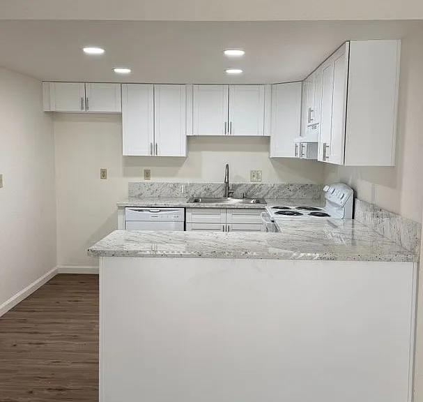 7231-7233 Adobe Casa Court — Photo 4
