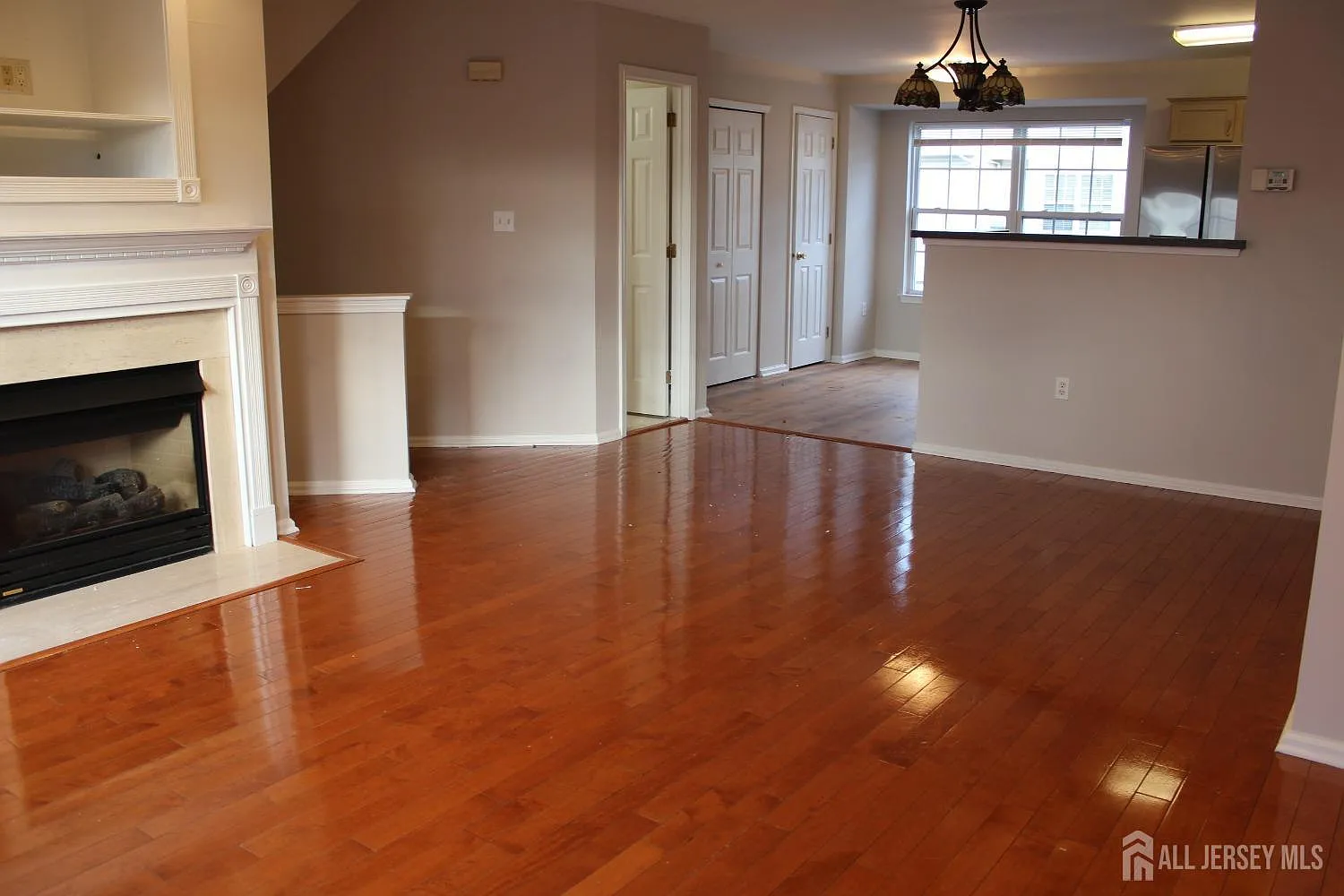 3 bed, 1.5 bath, 1478 sqft, $2,950 — Photo 3