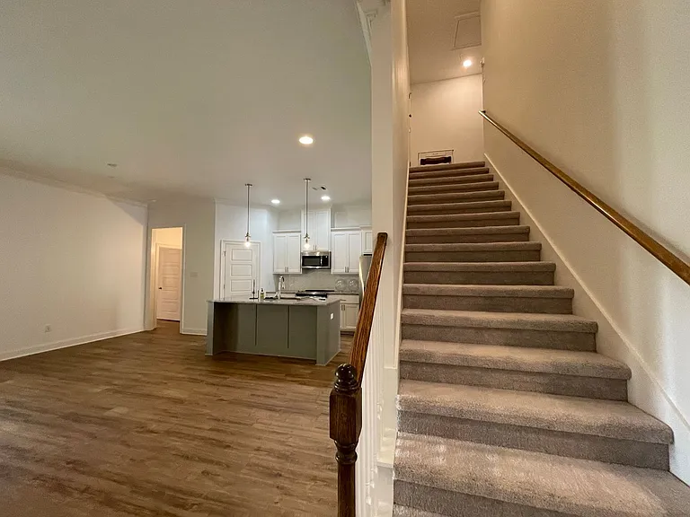8112 Village Lake Ave — Photo 7