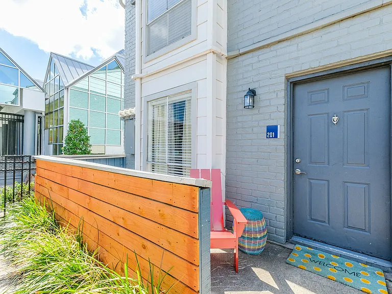 Turtle Pointe Apartments — Photo 18