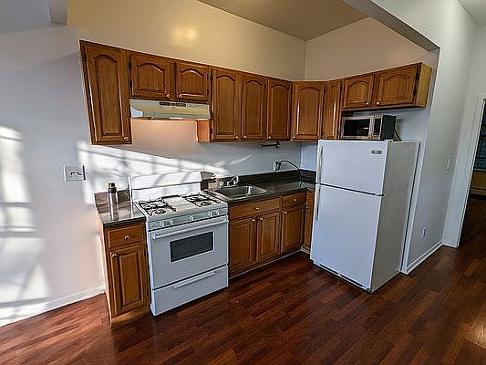 3rd image of 615 Grand Ave APT 1