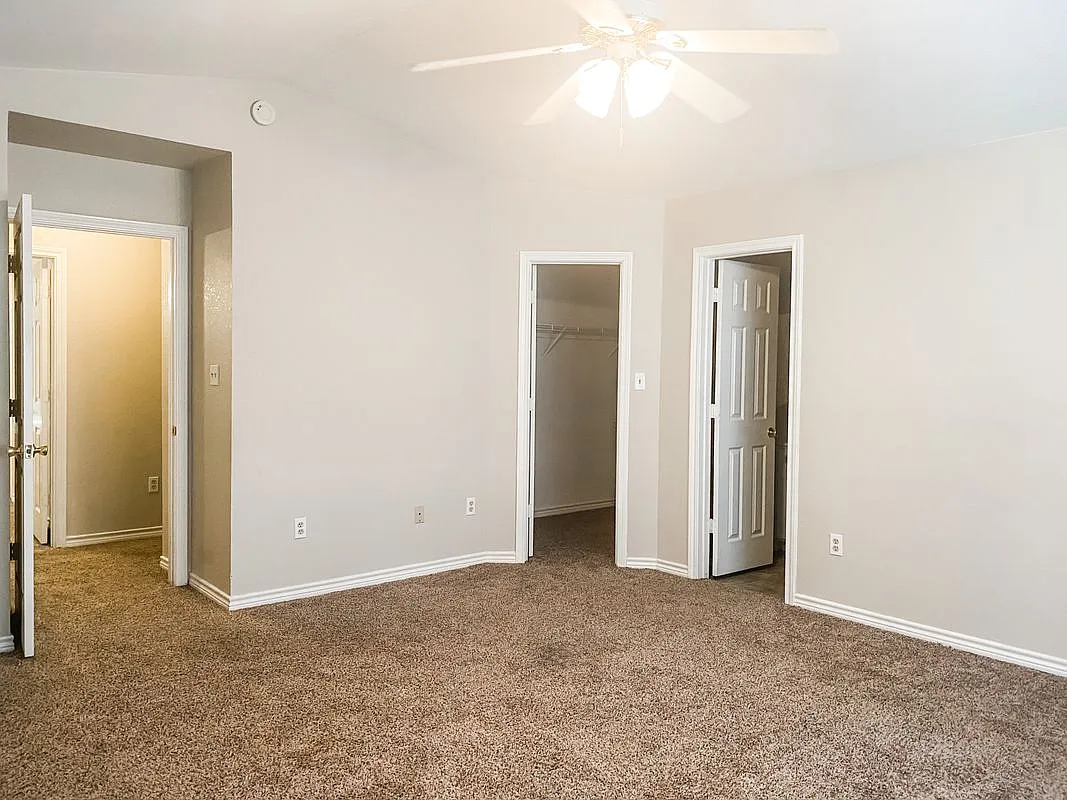 3 bed, 2.0 bath, 1188 sqft, $2,100 — Photo 3