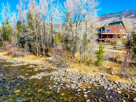 Pivet access to fishing, bike trail, walking trail, Or just relax by the river