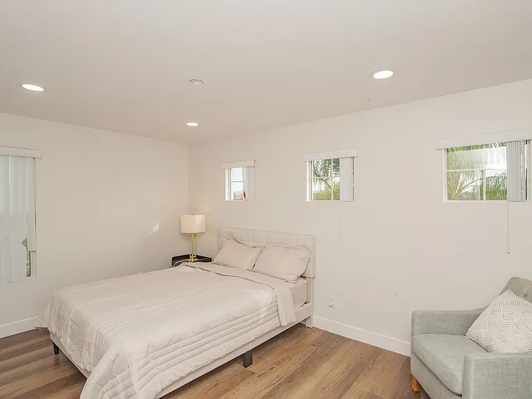 26876 Alta Mira St — Photo 37