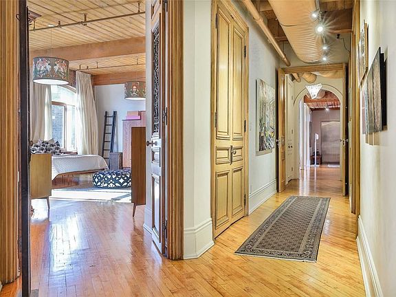 2nd image of 468 Wellington St W #500