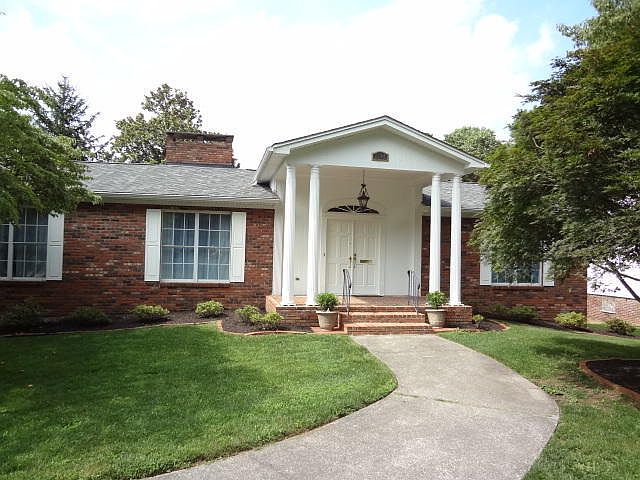 1st image of 2141 Maplewood Dr