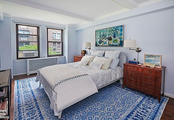 5th image of 210 E 73rd St #5B