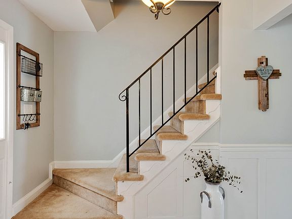5th image of 70 Chestnut Dr