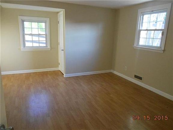 4th image of 16 Griggs Pl