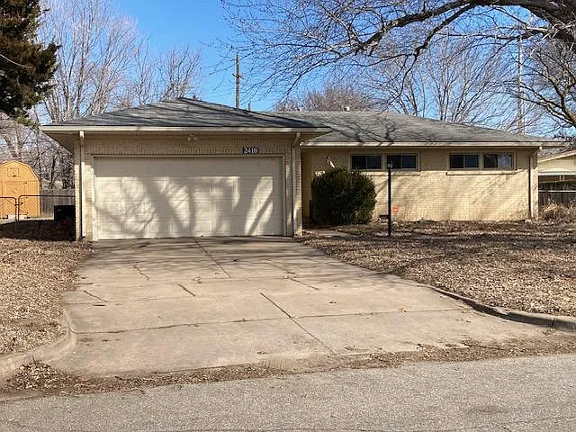 3 bed, 1381 sqft, $1,595 — Photo 1