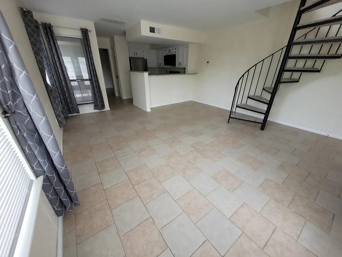 Building Photo - 11530 N May Ave #D201