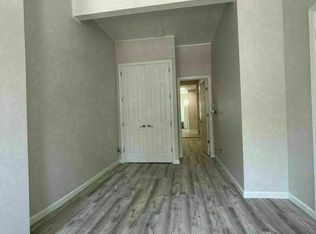 457 Grandview Ave #B, Ridgewood, NY 11385