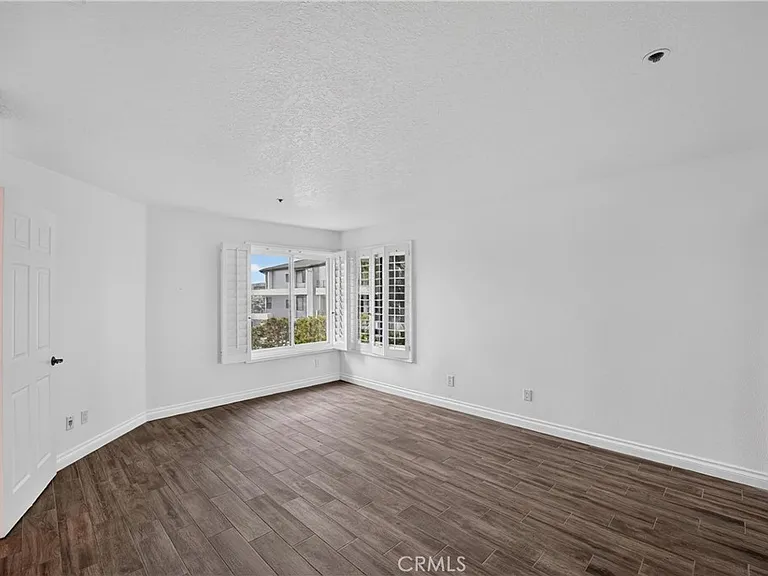 260 Cagney Ln — Photo 11