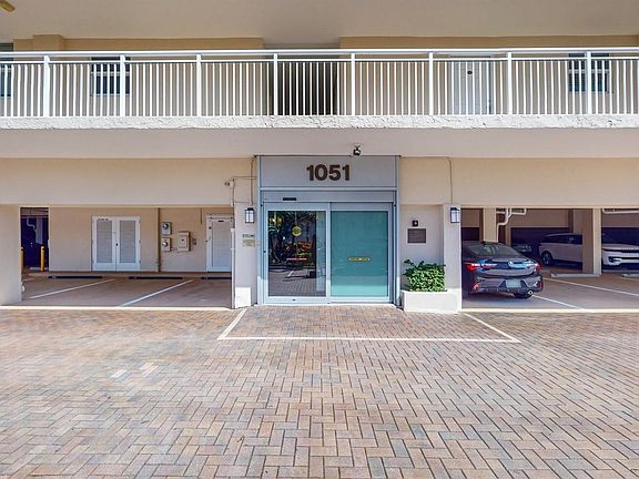 3rd image of 1051 Hillsboro Mile #905E