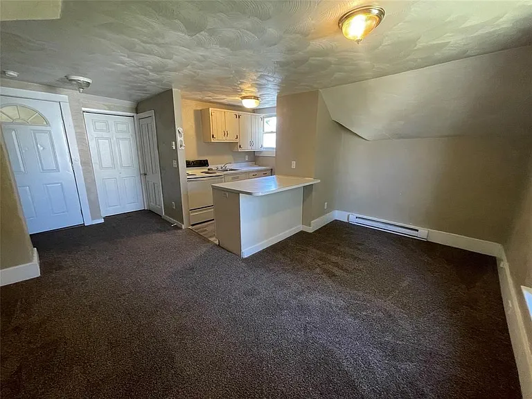2672 Myrtle St — Photo 2