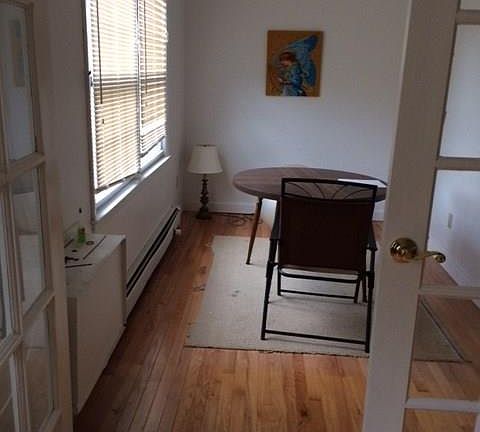 3rd image of 33 Huguenot St APT 1