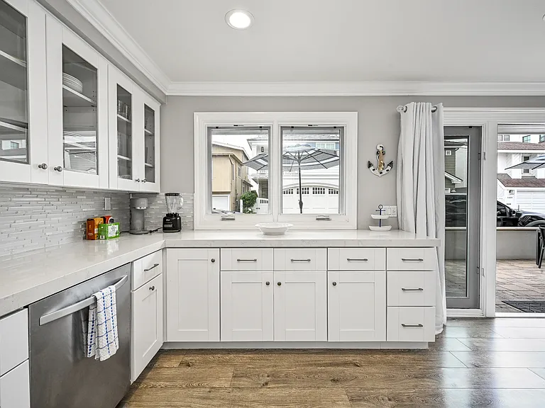 5306 Seashore Dr — Photo 15