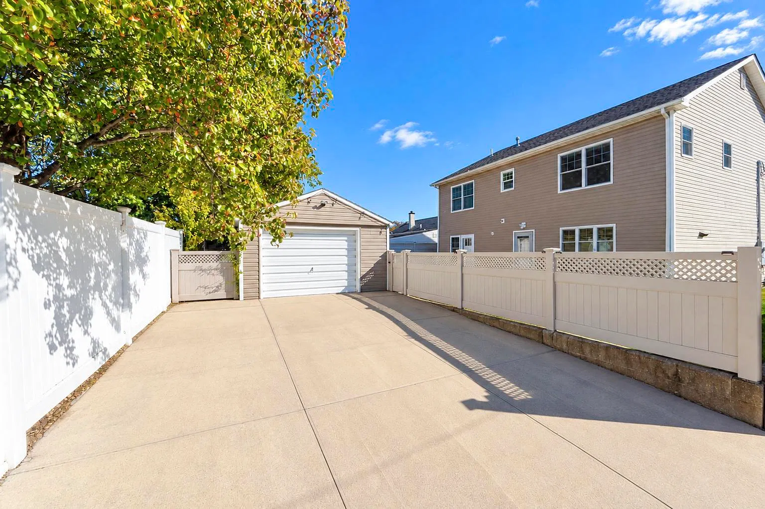 4 bed, 1300 sqft, $4,700 — Photo 4