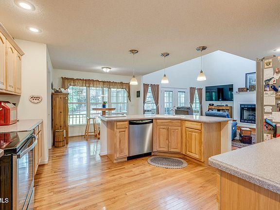 17th image of 490 Cockatiel Rd