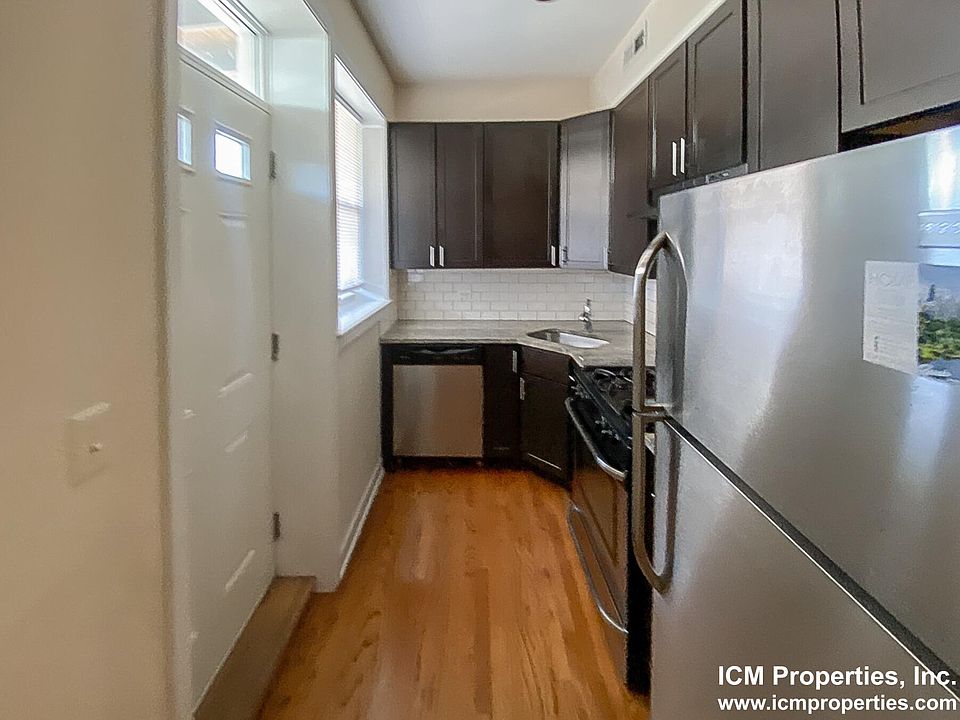 1st image of 853 W Cornelia Ave #3E