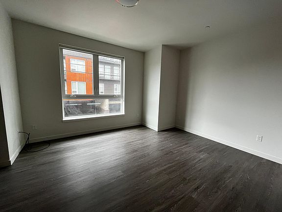 5th image of 1524 N Sumner St #301