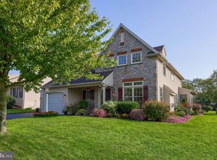 1077 Cambridge Dr, Manheim, PA 17545