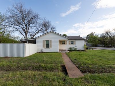 215 W Spring St, Henrietta, TX, 76365