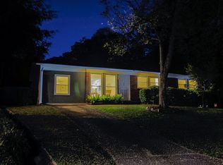 989 Greenbriar Cir, Decatur, GA 30033