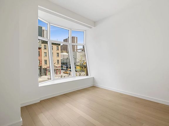 3rd image of 515 18th St #217
