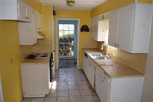 4th image of 9208 Landis Dr