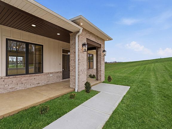 4th image of 40 Waterfall Way