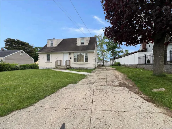 230 Earle Street, Central Islip, NY 11722