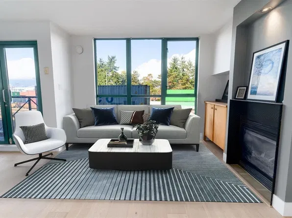 55 Alexander St #204, Vancouver, BC V6A 1B2