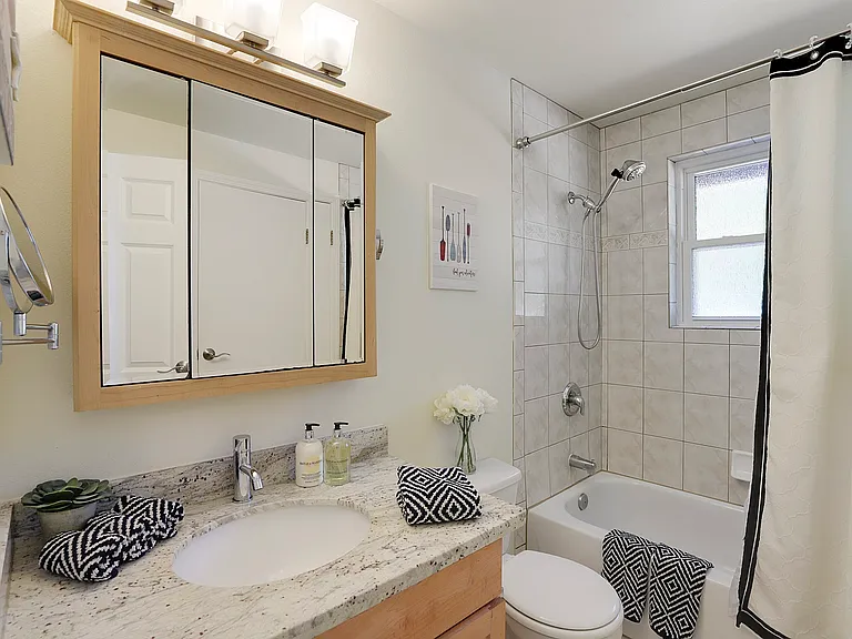 12116 NE 137th Pl — Photo 12