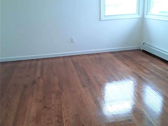 4th image of 478 Louis Ave