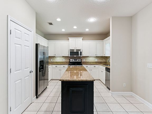 3rd image of 235 Wellington Pl