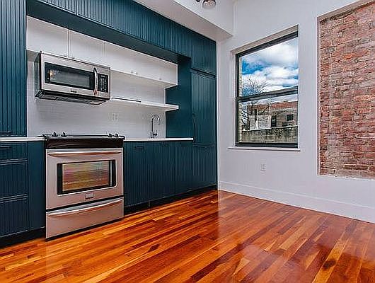 4th image of 180 Bainbridge St #217