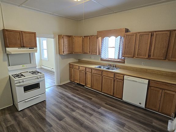 5th image of 9 Grant St APT 1
