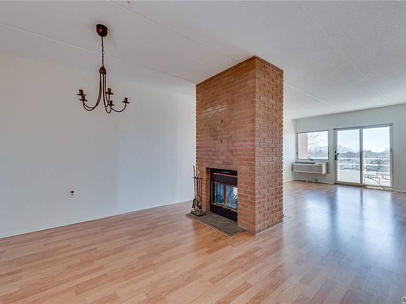 4th image of 205 Mineola Blvd APT 5H